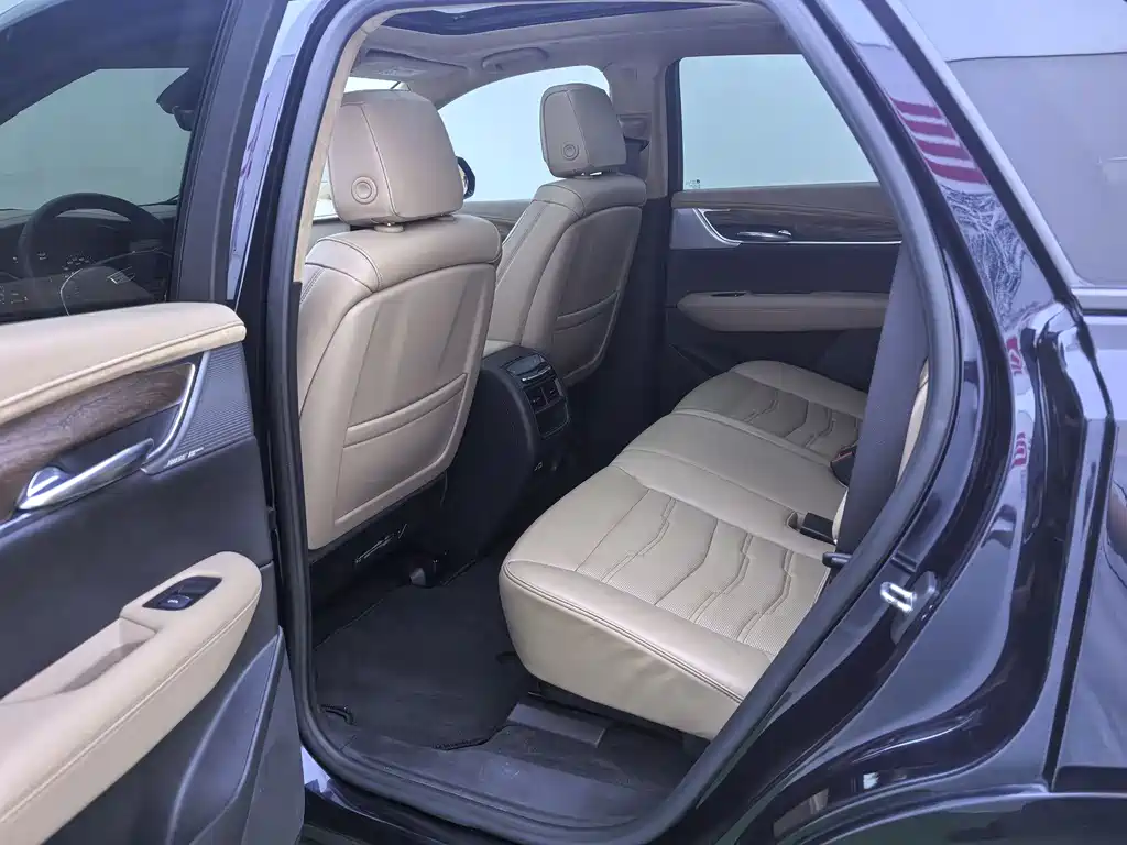 Cadillac XT5 — фото 8