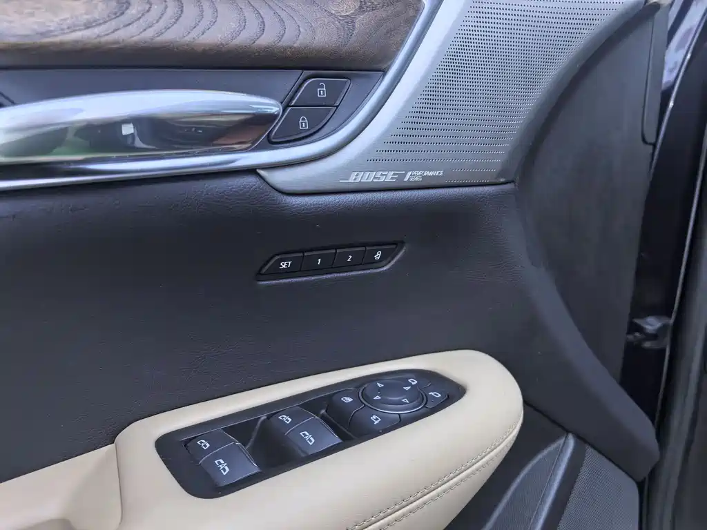 Cadillac XT5 — фото 10