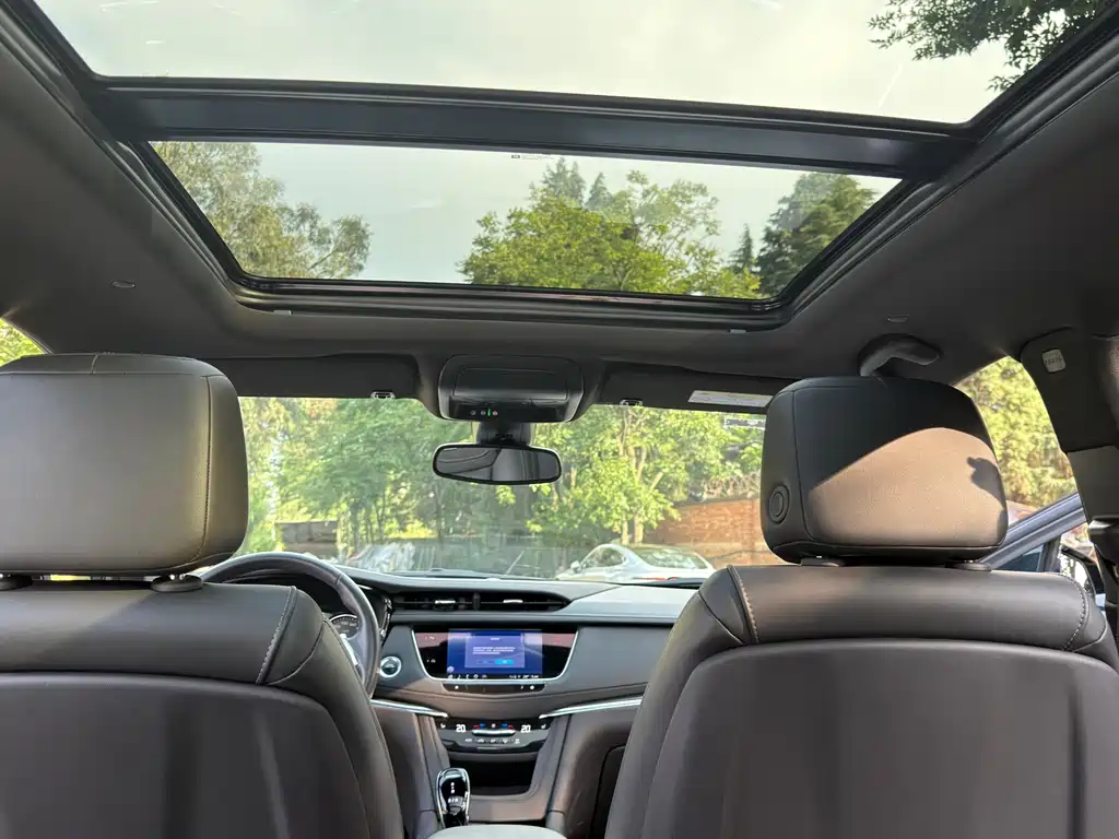 Cadillac XT5 — фото 11
