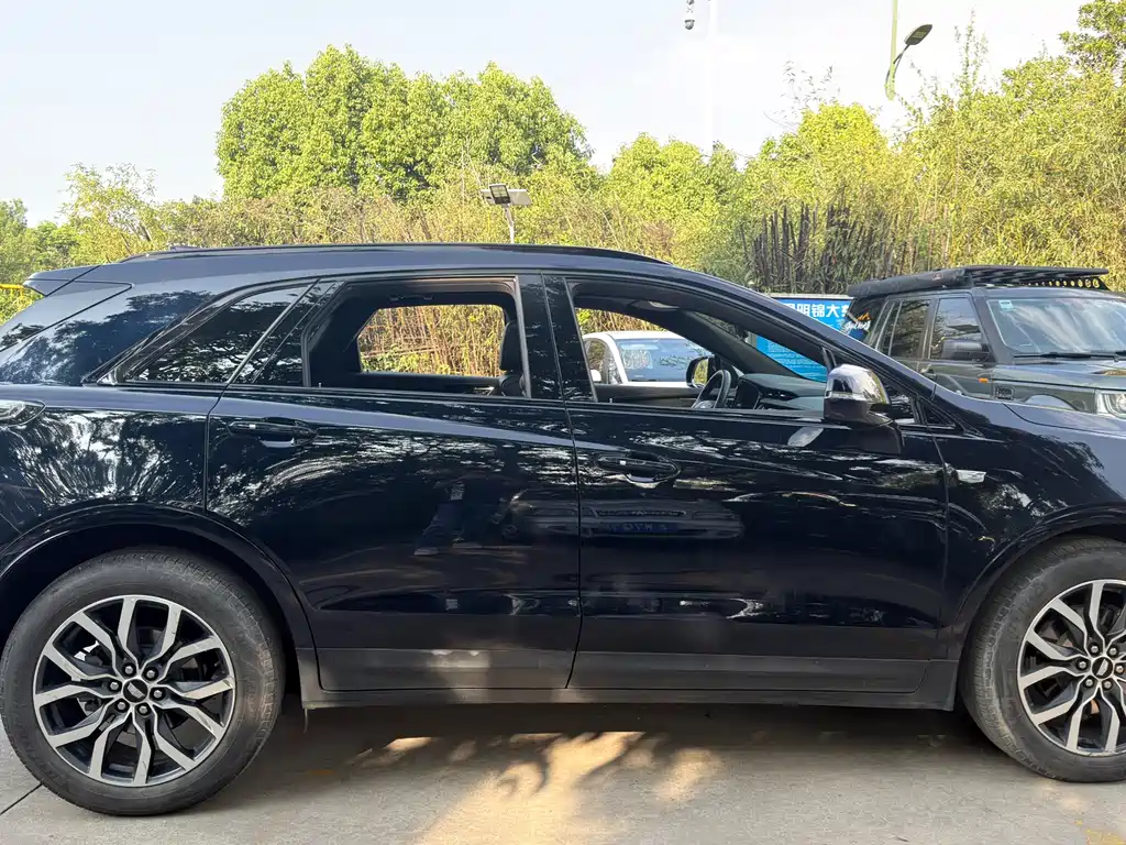 Cadillac XT5 — фото 13