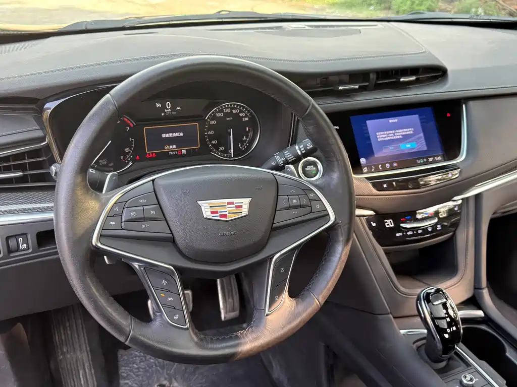 Cadillac XT5 — фото 14