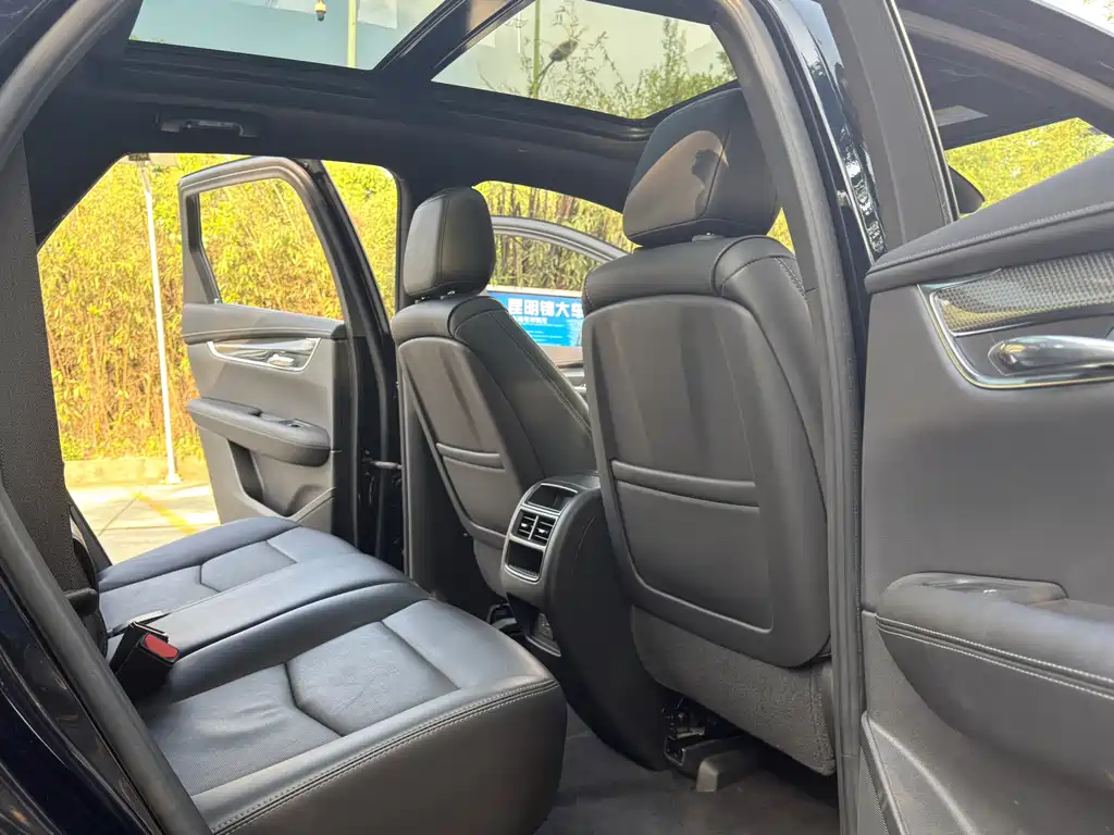 Cadillac XT5 — фото 15