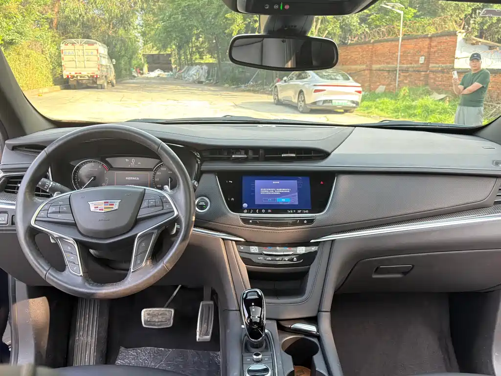 Cadillac XT5 — фото 7