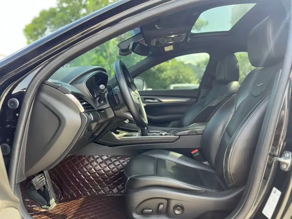 Cadillac CT5 — фото 8