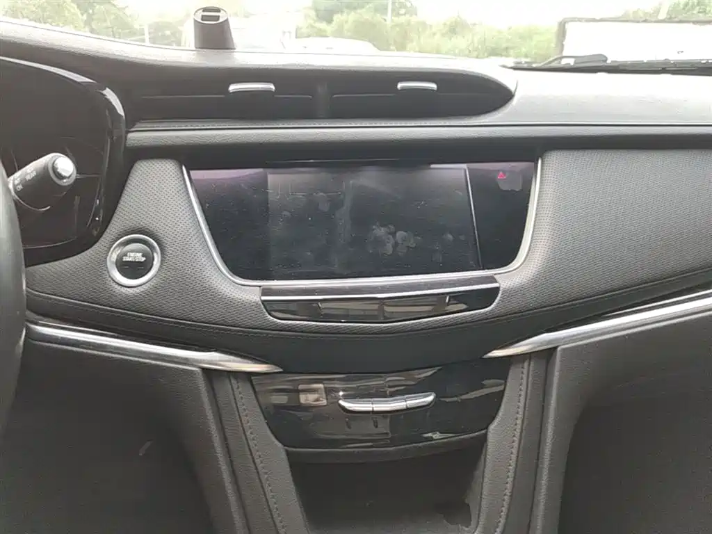 Cadillac XT5 — фото 13