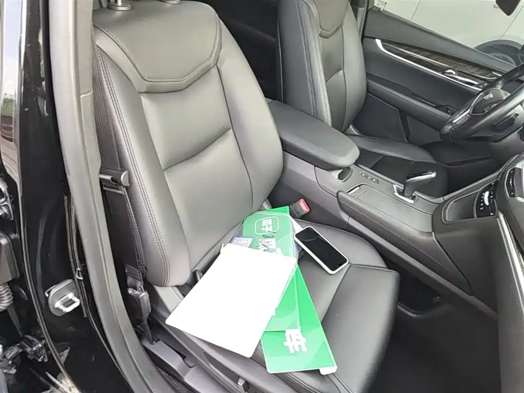 Cadillac XT5 — фото 25