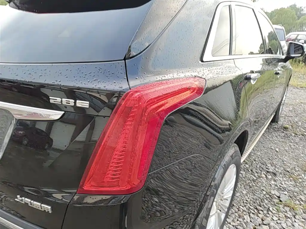Cadillac XT5 — фото 8