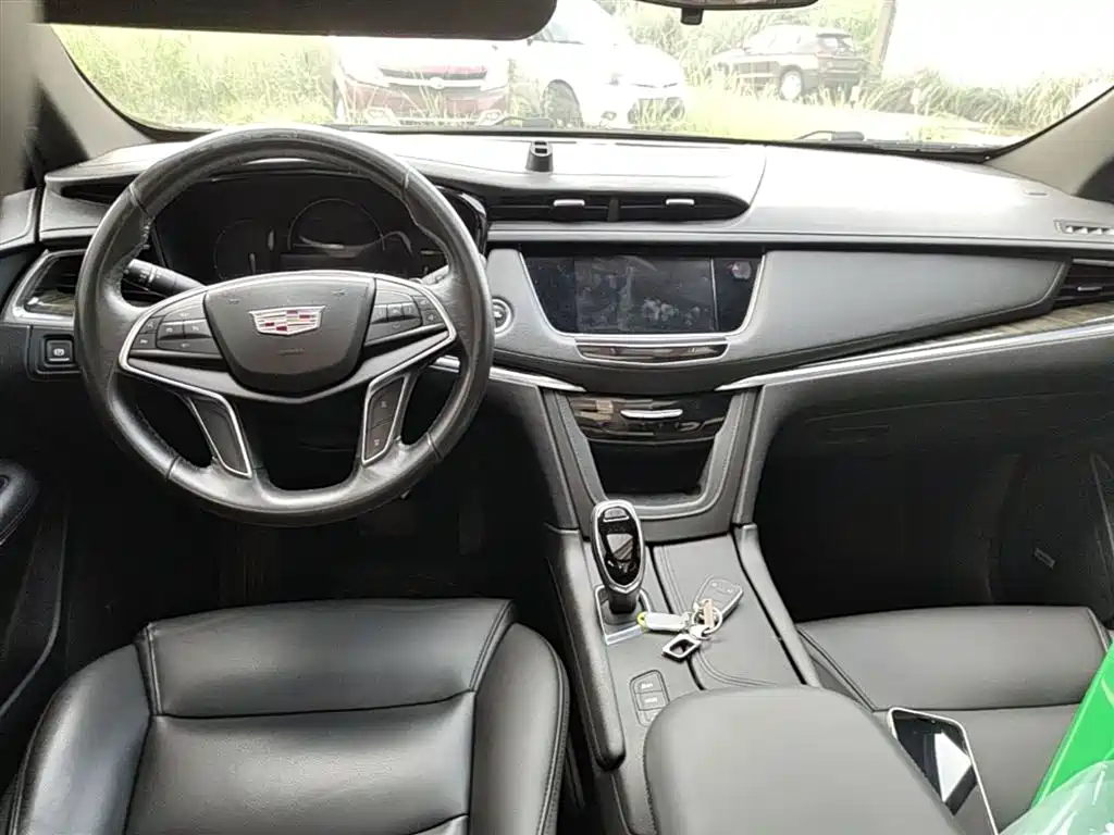Cadillac XT5 — фото 10