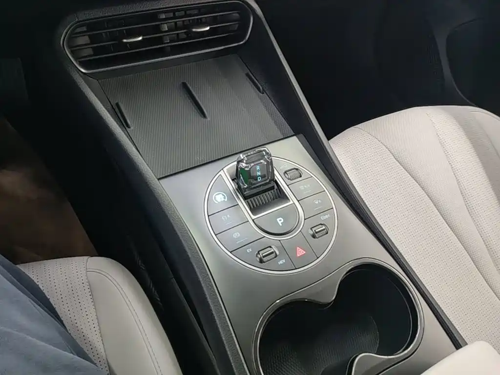 BYD Seal 05 DM-i — фото 13
