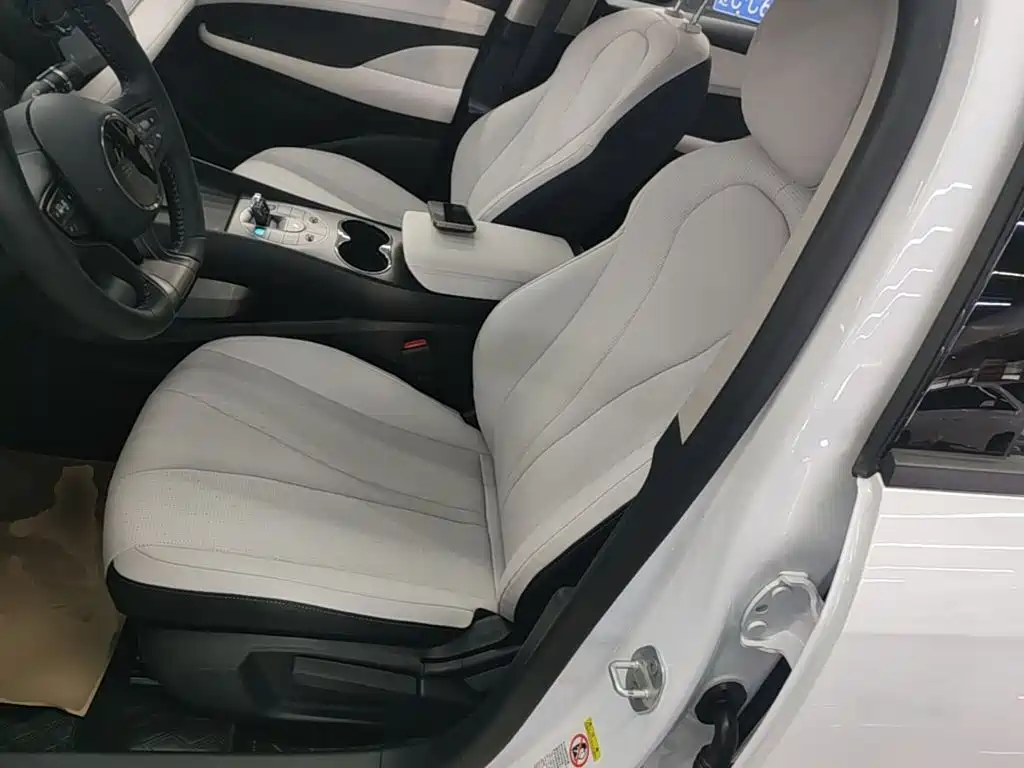 BYD Seal 05 DM-i — фото 14