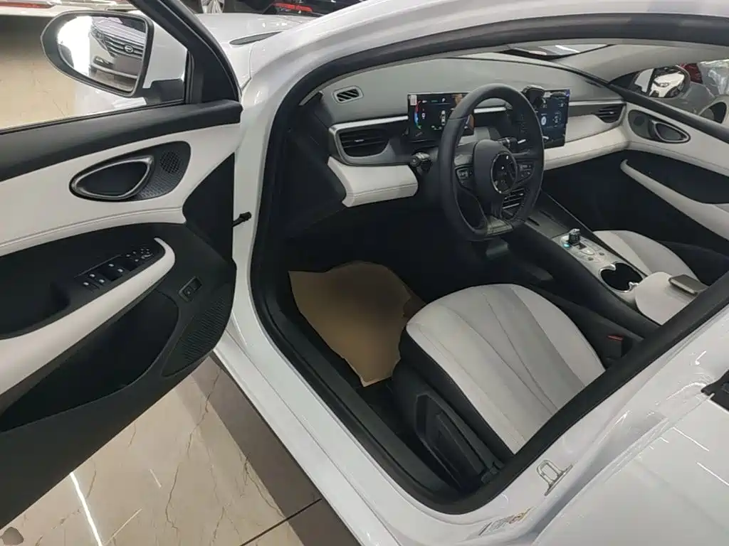 BYD Seal 05 DM-i — фото 15