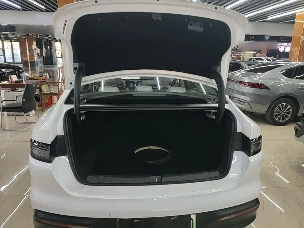 BYD Seal 05 DM-i — фото 18