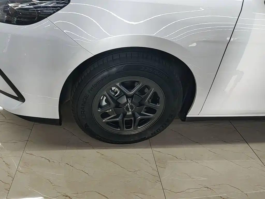 BYD Seal 05 DM-i — фото 22