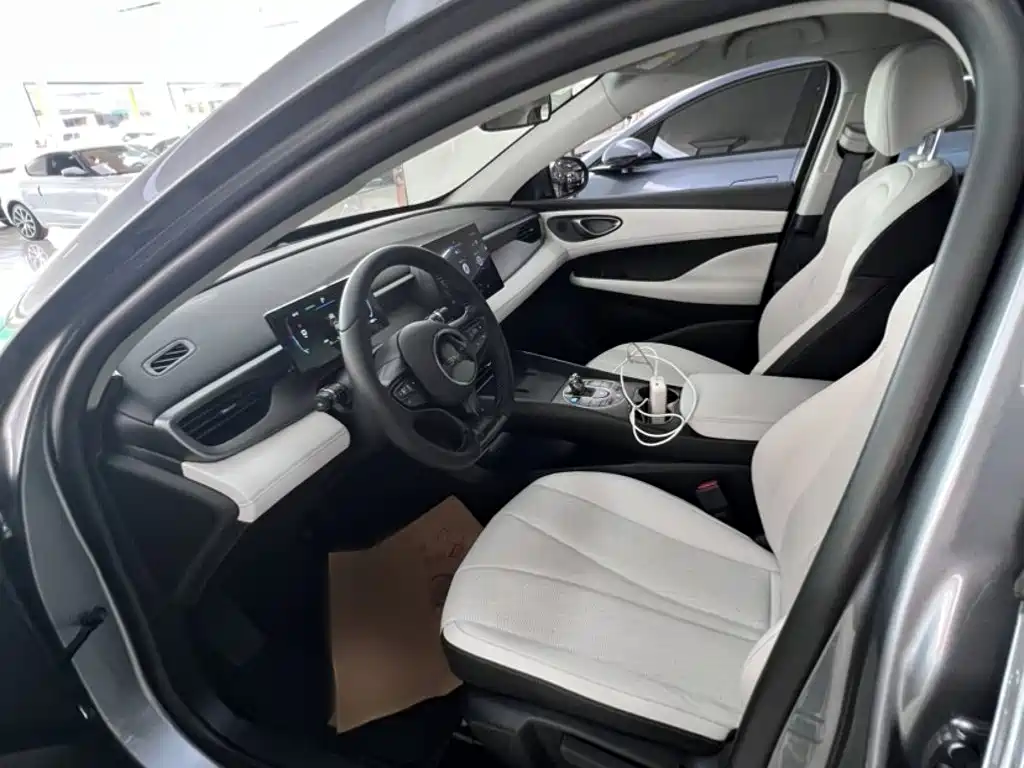 BYD Seal 05 DM-i — фото 15