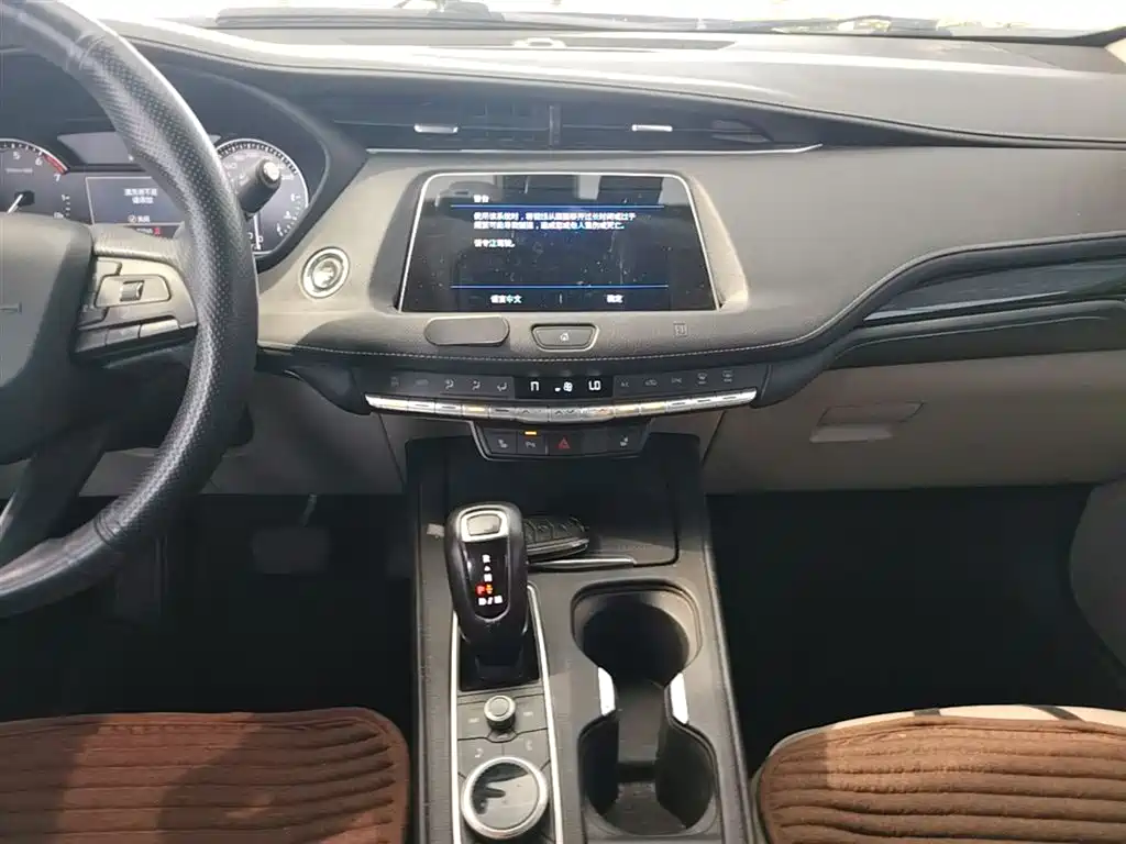 Cadillac XT4 — фото 13