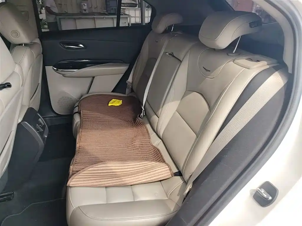 Cadillac XT4 — фото 17