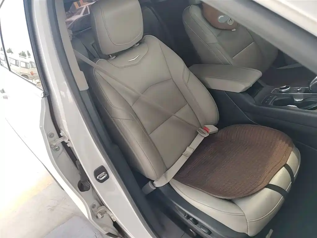 Cadillac XT4 — фото 25