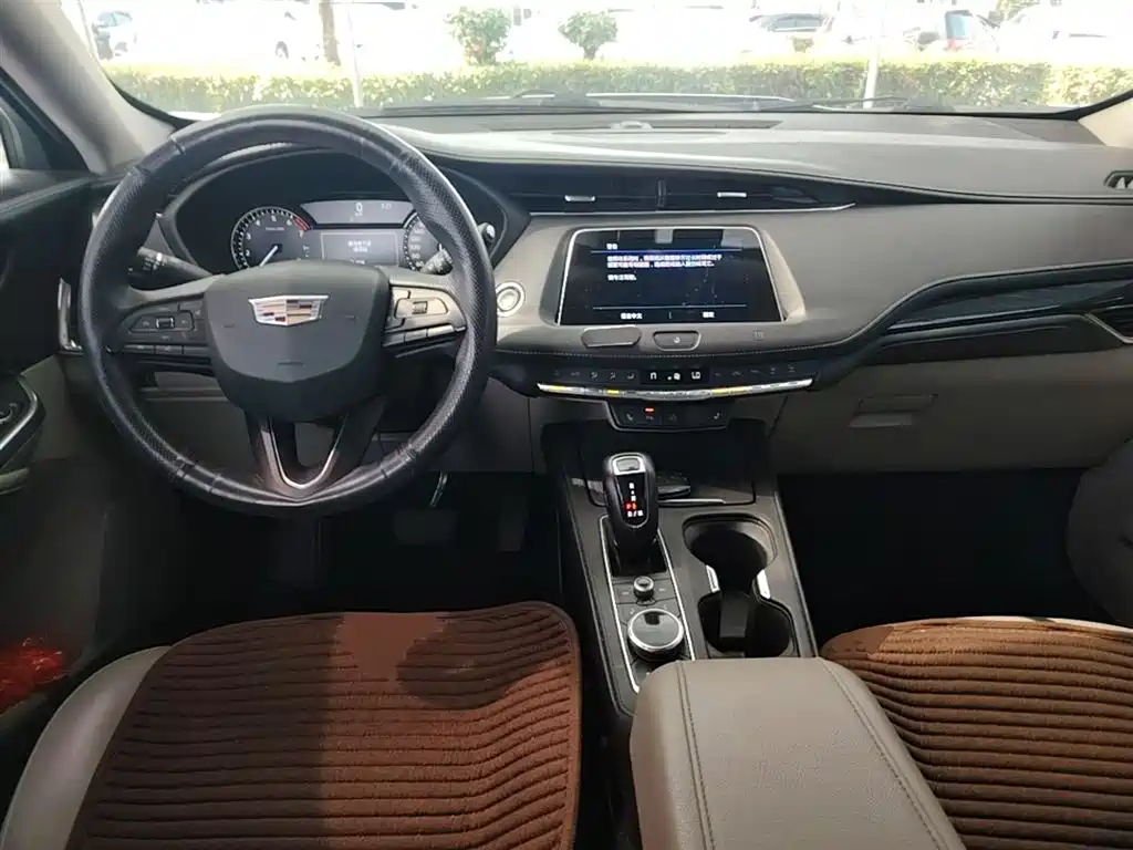 Cadillac XT4 — фото 10