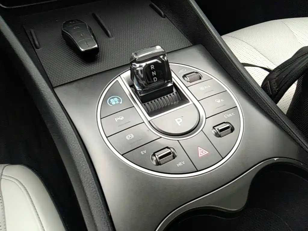 BYD Seal 05 DM-i — фото 13