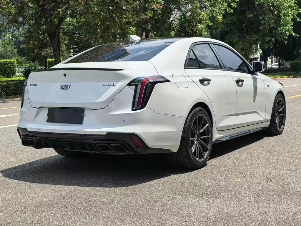 Cadillac CT4 — фото 4
