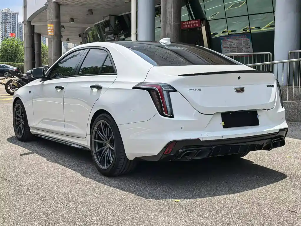 Cadillac CT4 — фото 6