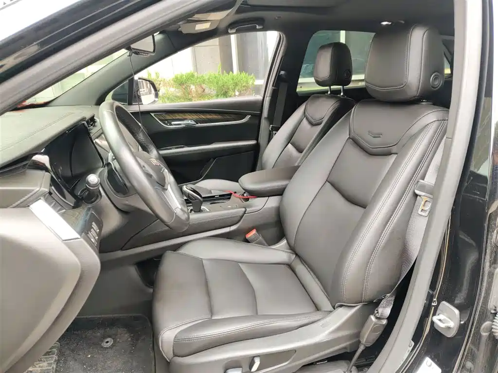 Cadillac XT5 — фото 8