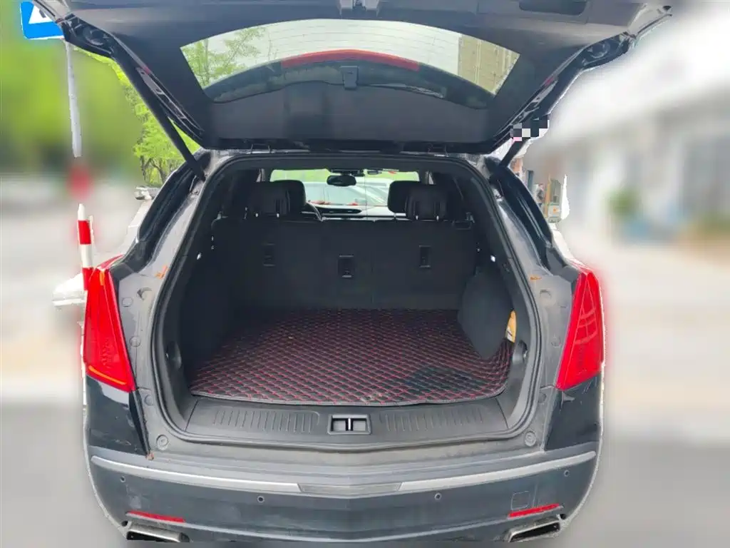 Cadillac XT5 — фото 10