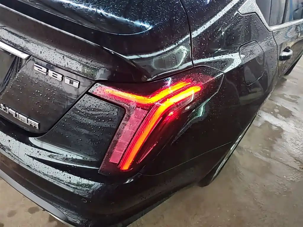 Cadillac CT5 — фото 8