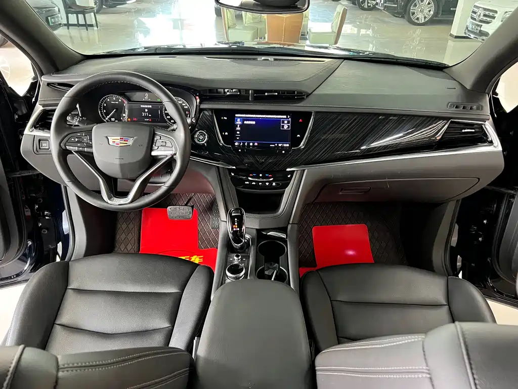 Cadillac XT6 — фото 11
