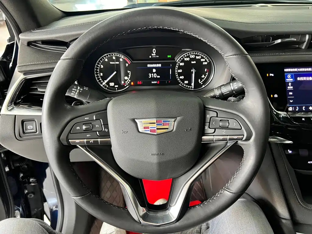 Cadillac XT6 — фото 13
