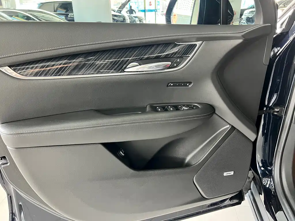 Cadillac XT6 — фото 18