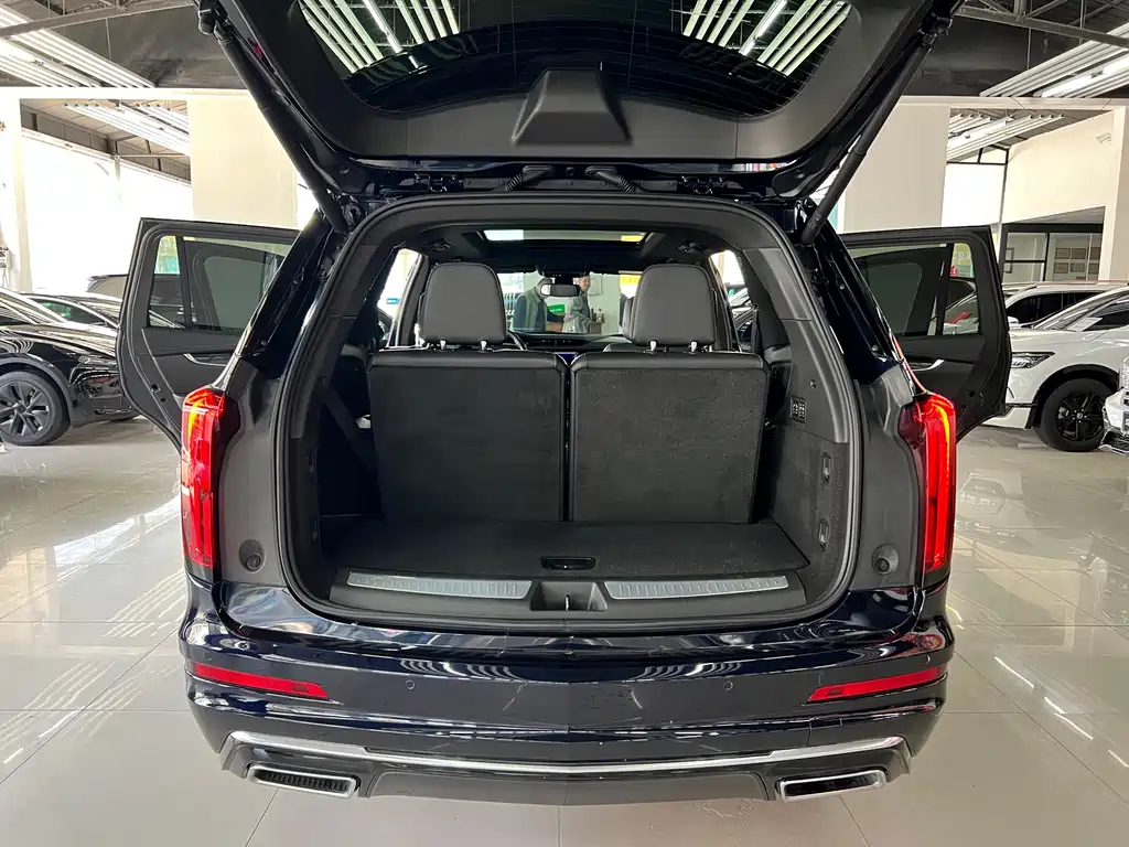 Cadillac XT6 — фото 21