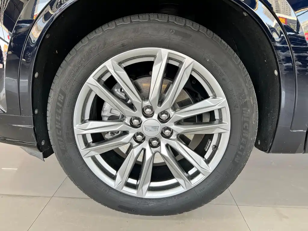 Cadillac XT6 — фото 23