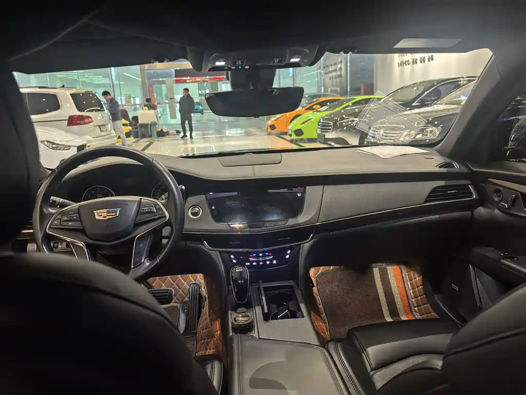 Cadillac CT6 — фото 10