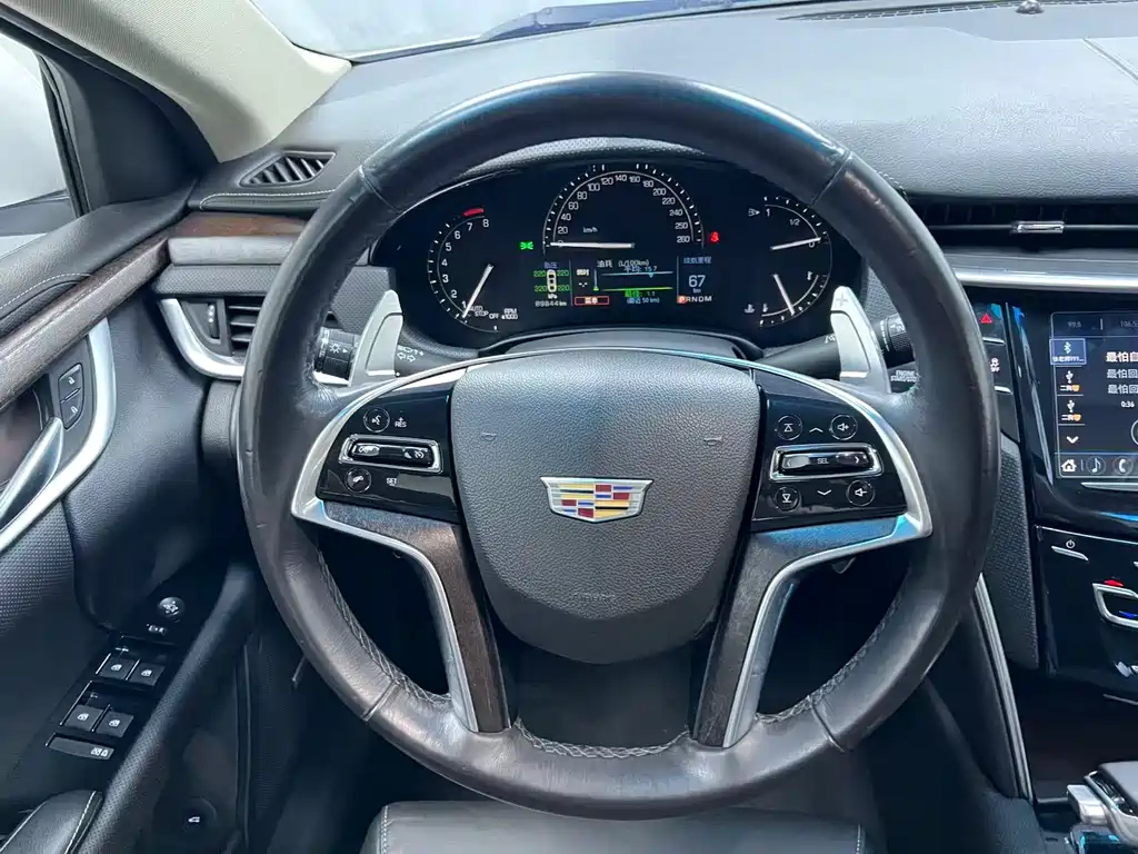 Cadillac XTS — фото 11
