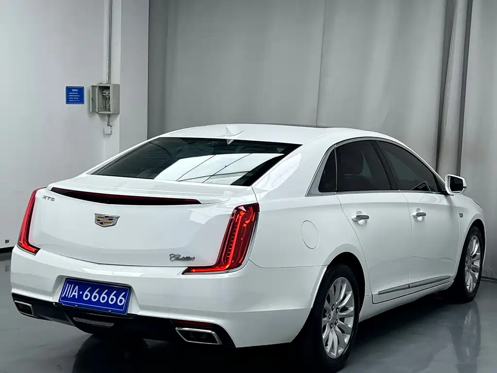 Cadillac XTS — фото 13