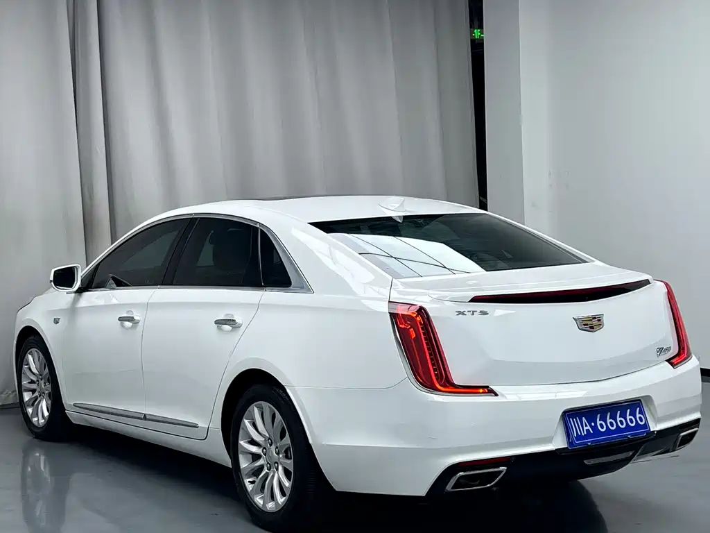 Cadillac XTS — фото 14