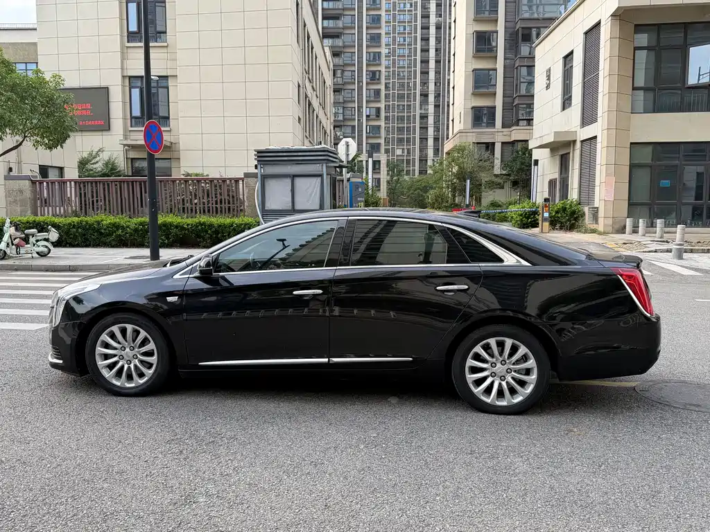 Cadillac XTS — фото 19