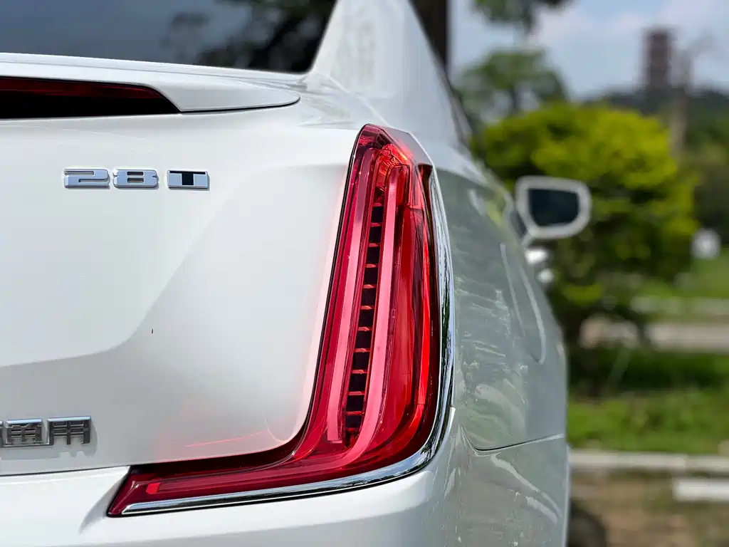 Cadillac XTS — фото 20