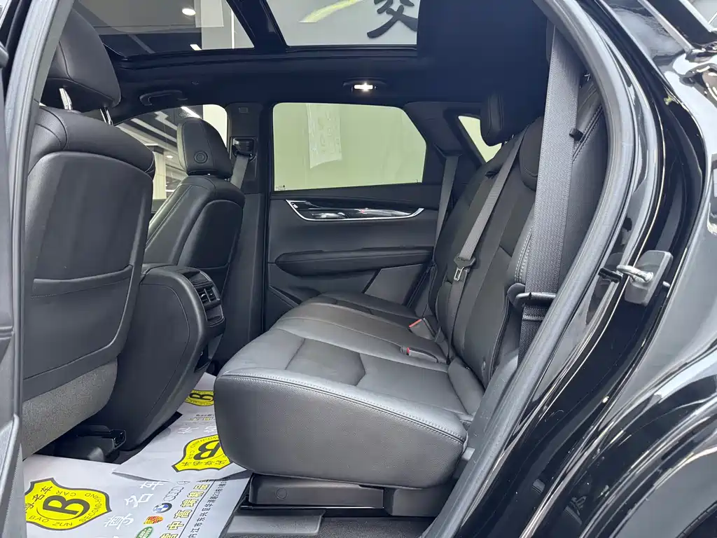 Cadillac XT5 — фото 8