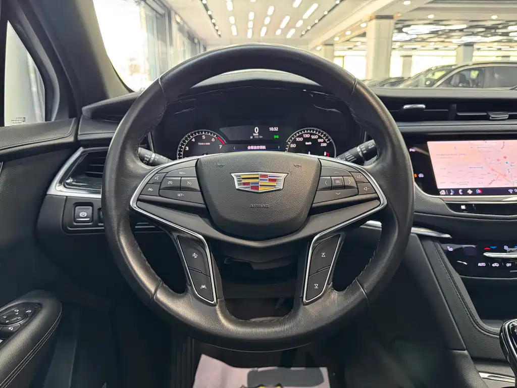 Cadillac XT5 — фото 9