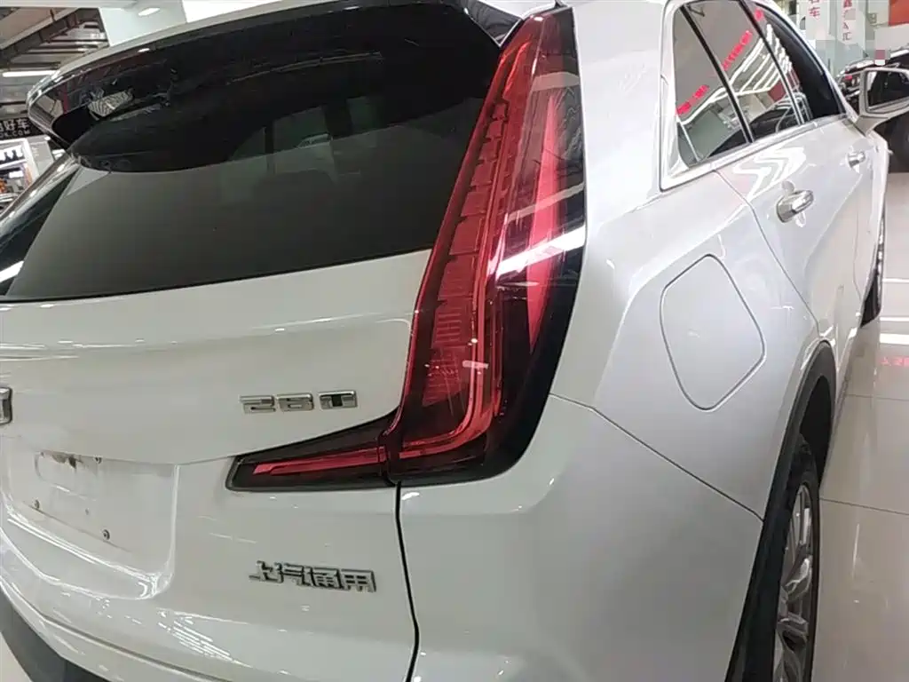 Cadillac XT4 — фото 8