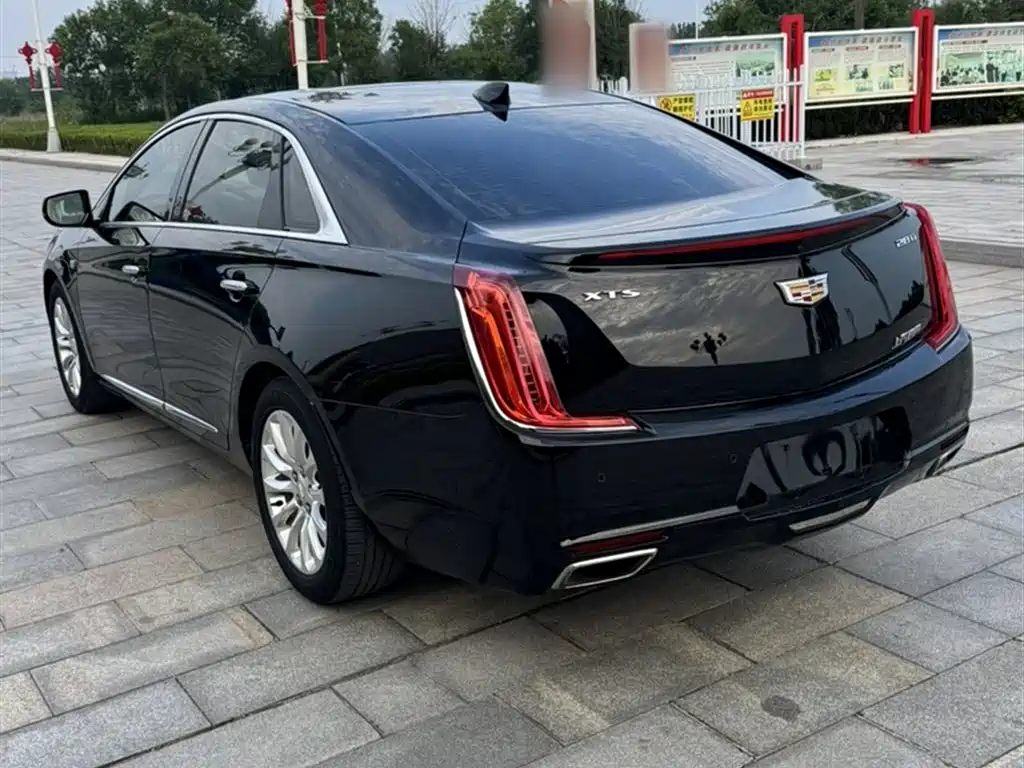 Cadillac XTS — фото 10
