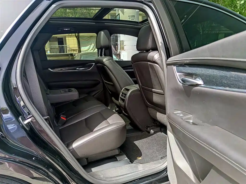 Cadillac XT5 — фото 11