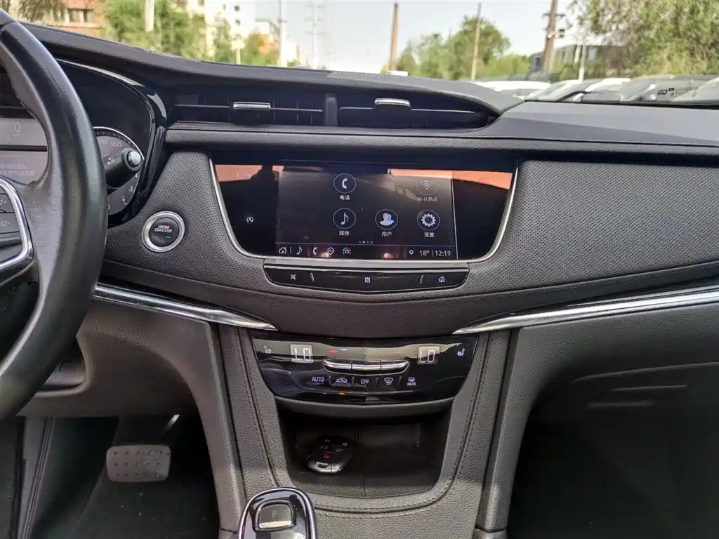 Cadillac XT5 — фото 13