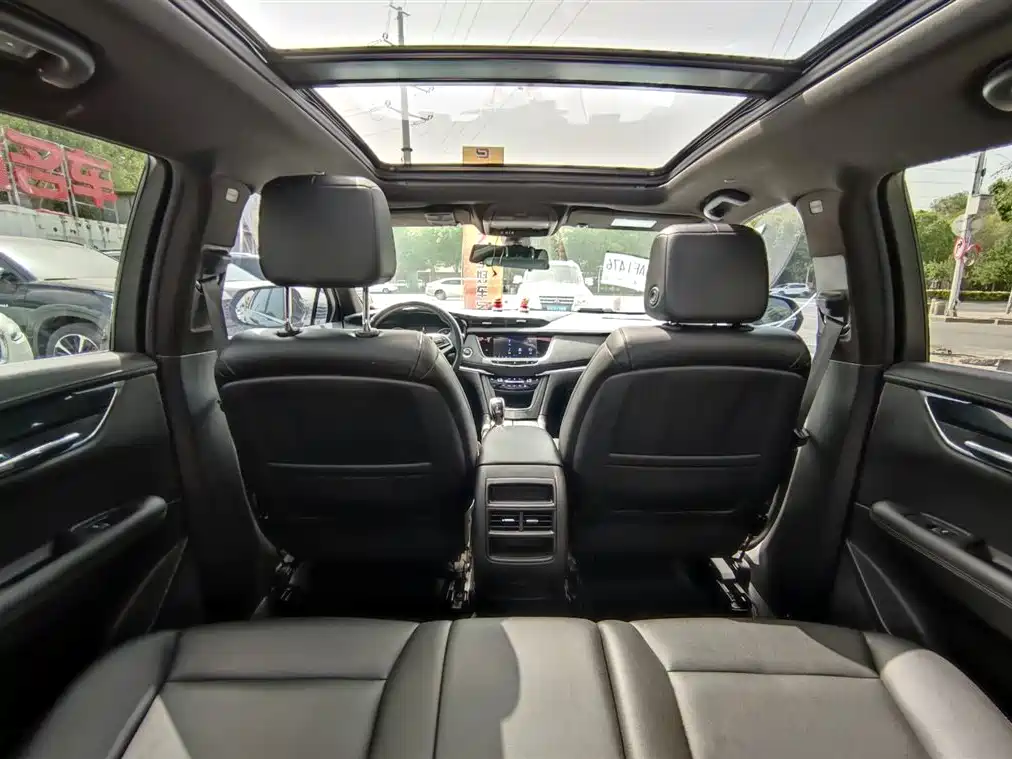 Cadillac XT5 — фото 19
