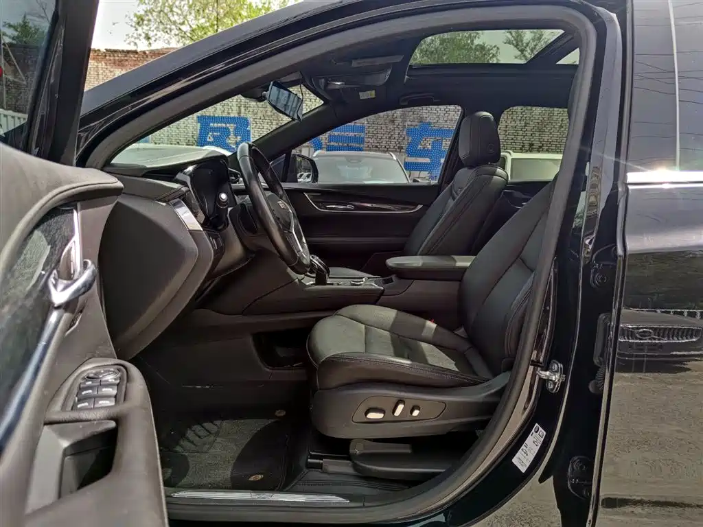 Cadillac XT5 — фото 7