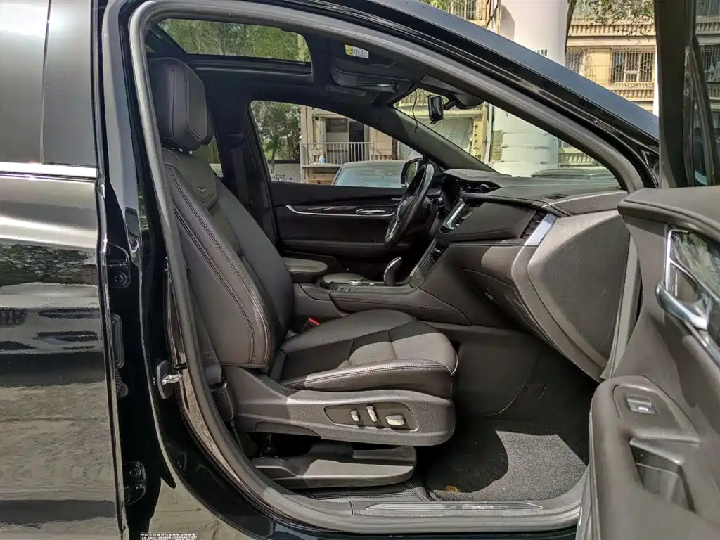 Cadillac XT5 — фото 8