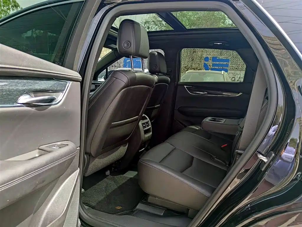 Cadillac XT5 — фото 10