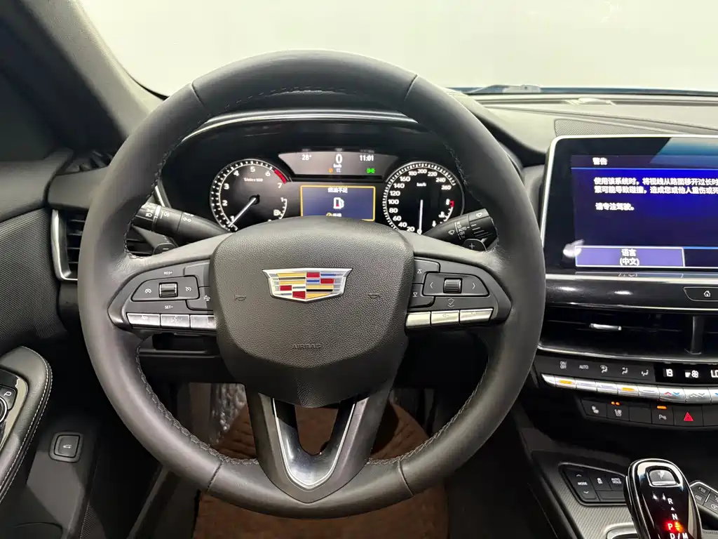 Cadillac CT5 — фото 11